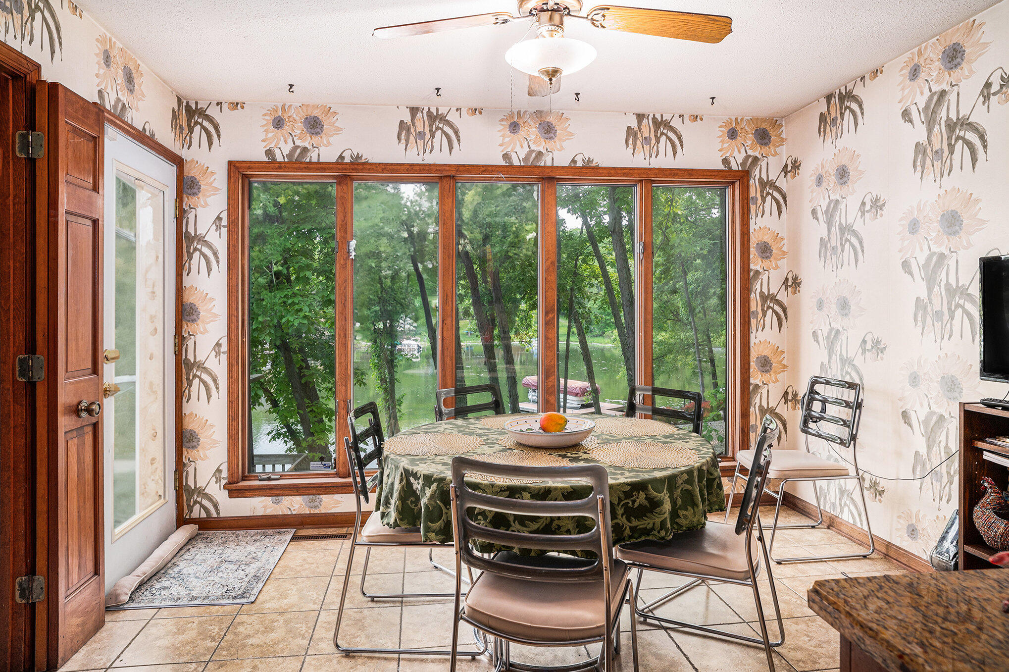 452 Amhurst Road Valparaiso, IN 46385 - Photo 9 of 14 2038x1357