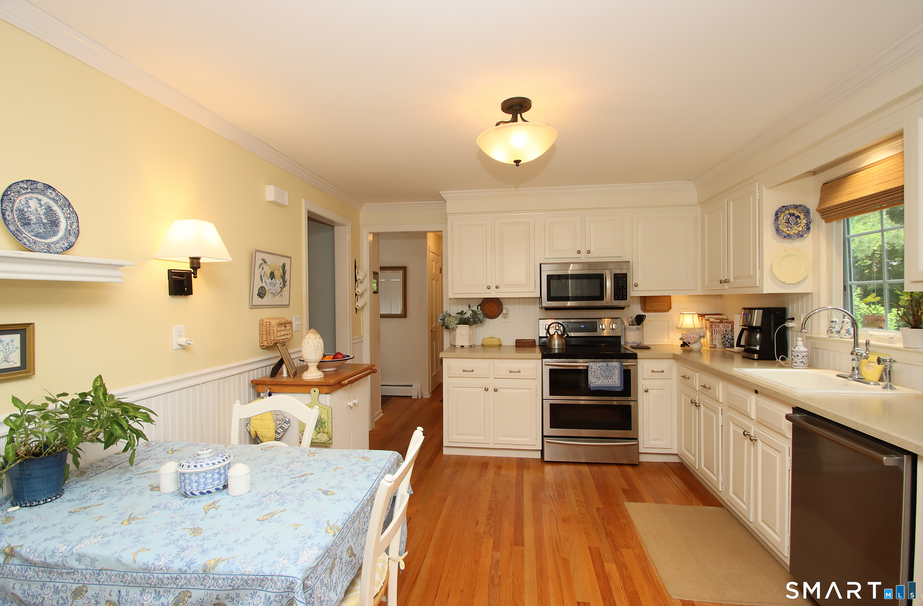 49 Hammonassett Meadows Road Madison, CT 06443 - Photo 4 of 31 Eat-in Kitchen