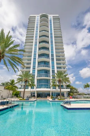 $9,500 | 17111 Biscayne Boulevard, Unit 1110, North Miami Beach, FL 33160