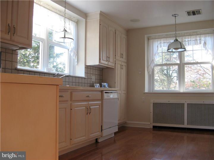 2545 Mansion Road Huntingdon Valley, PA 19006 - Photo 8 of 24 Kitchen