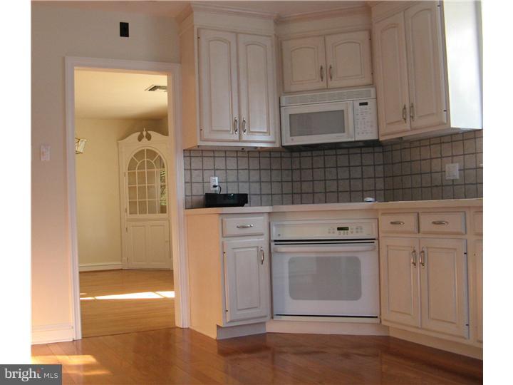 2545 Mansion Road Huntingdon Valley, PA 19006 - Photo 9 of 24 Kitchen