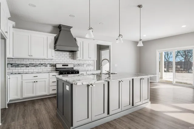 $689,900 | 17740 Castlefeane Court, Leo, IN 46765