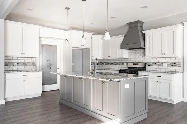 $689,900 | 17740 Castlefeane Court, Leo, IN 46765