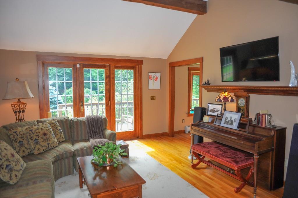 84 Brook Road Falmouth, ME 04105 - Photo 5 of 20 Living Room