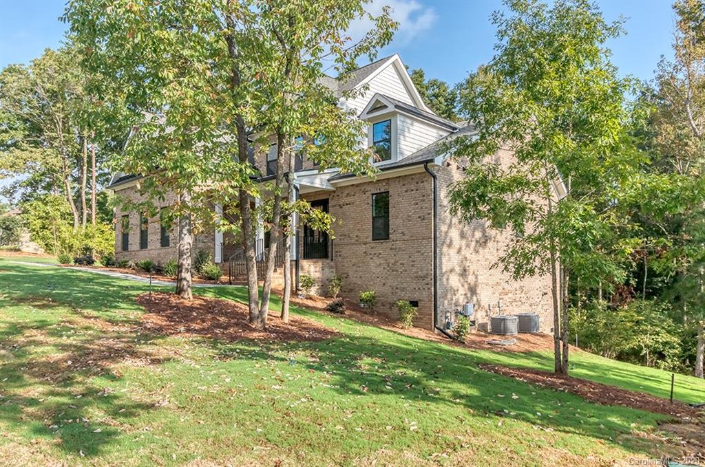 605 Highland Ridge Point Lake Wylie, SC 29710 - Photo 4 of 44 Gallery Image 4