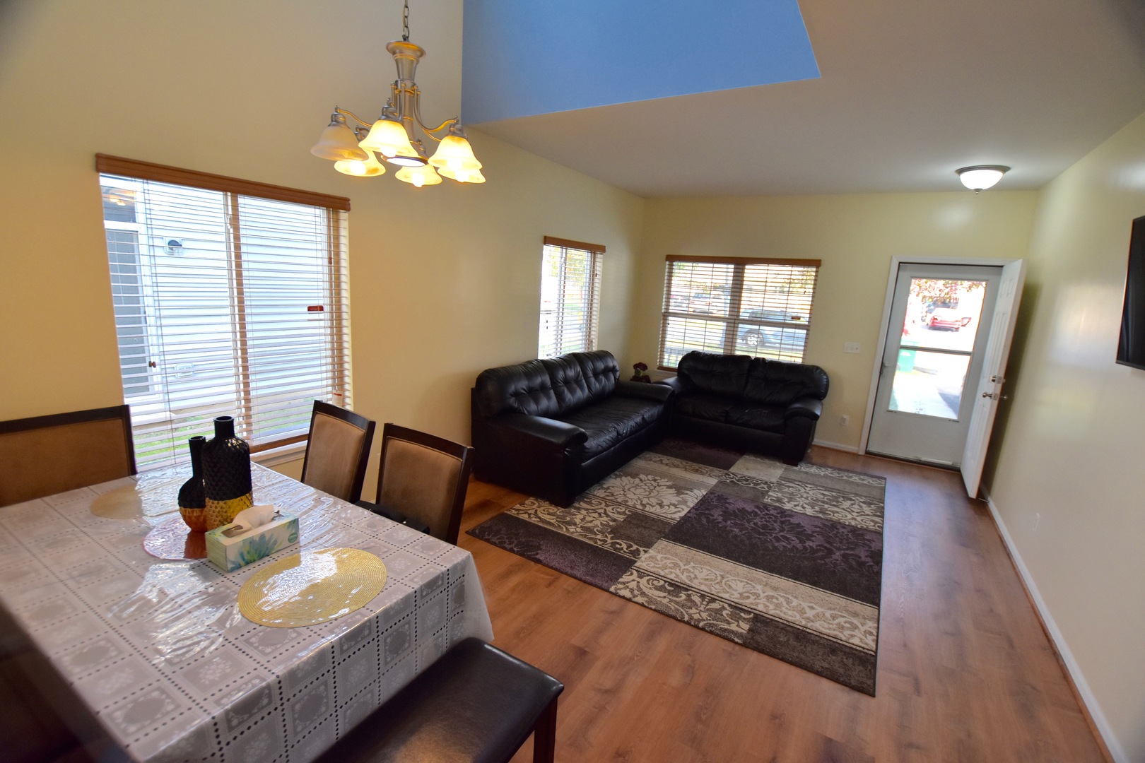 372 Reston Circle Romeoville, IL 60446 - Photo 3 of 34
