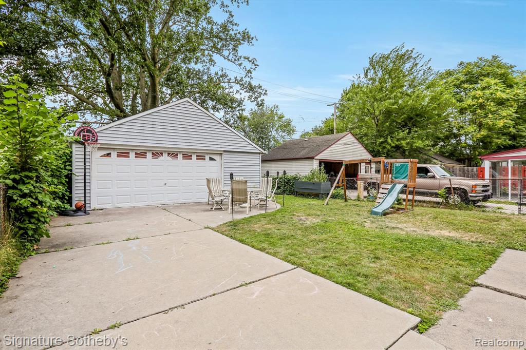2147 Hampton Road Grosse Pointe Woods, MI 48236 - Photo 16 of 19