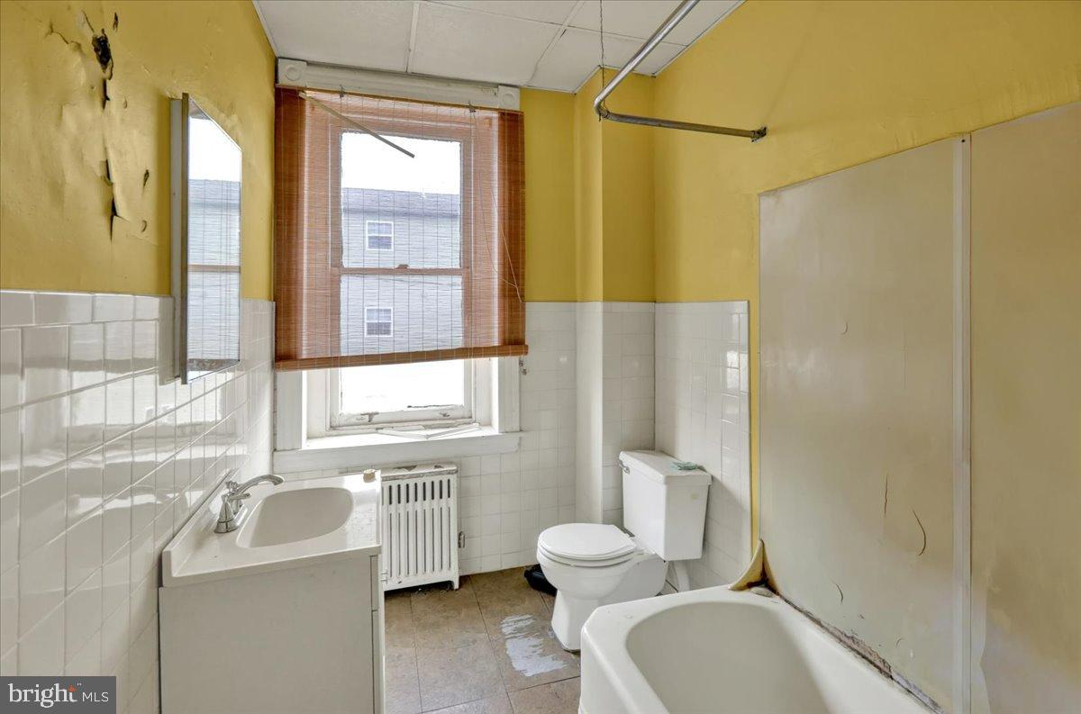 200 West Lancaster Avenue Reading, PA 19607 - Photo 40 of 50 a bathroom with a sink toilet and shower