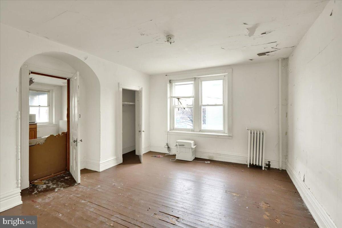 200 West Lancaster Avenue Reading, PA 19607 - Photo 41 of 50 an empty room with windows