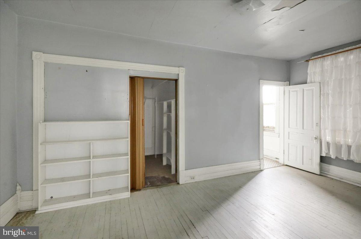 200 West Lancaster Avenue Reading, PA 19607 - Photo 46 of 50 an empty room with windows and closet