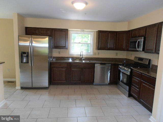 8807 Dangerfield Road Clinton, MD 20735 - Photo 2 of 28 Kitchen