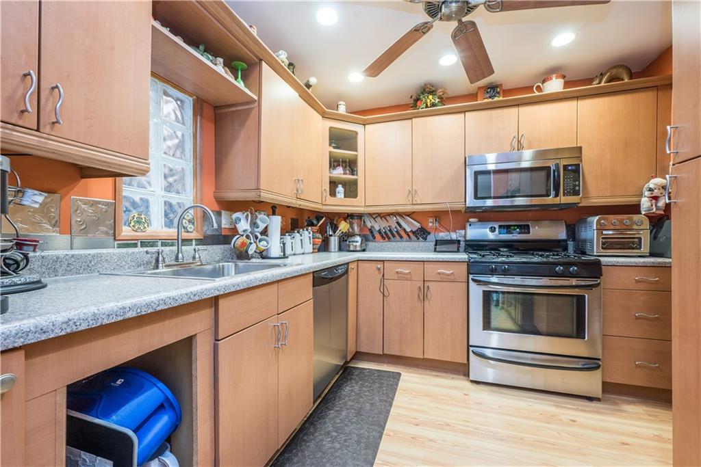 2034 Swallow Hill Road, Unit 200 Pittsburgh, PA 15220 - Photo 11 of 22 Gallery Image 11