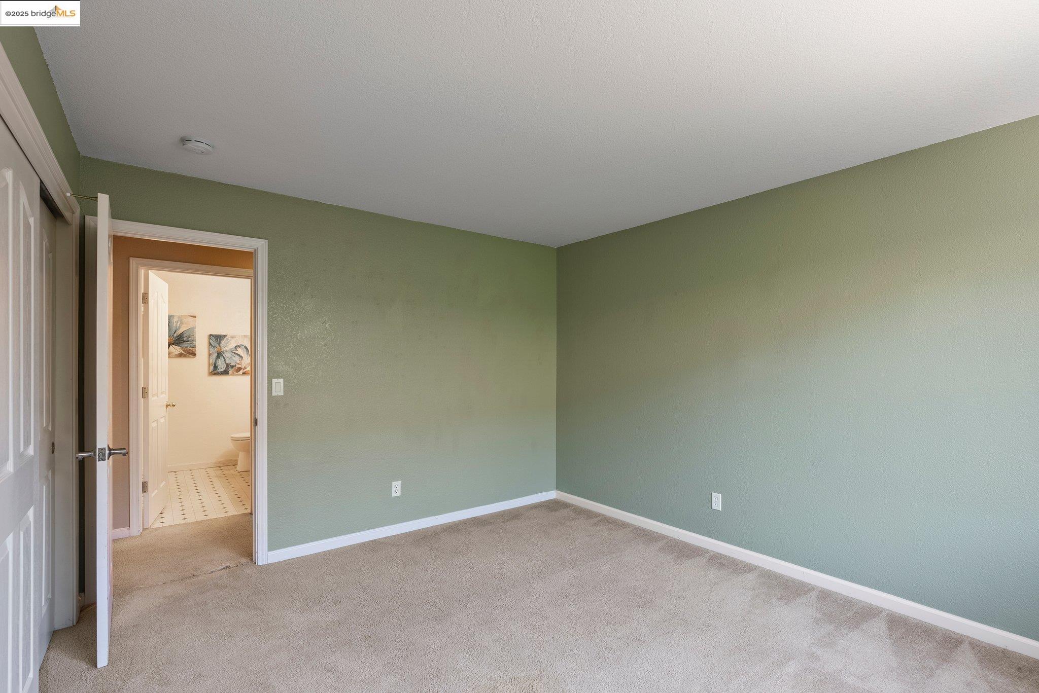 5200 Mohican Way Antioch, CA 94531 - Photo 32 of 50 an empty room and windows