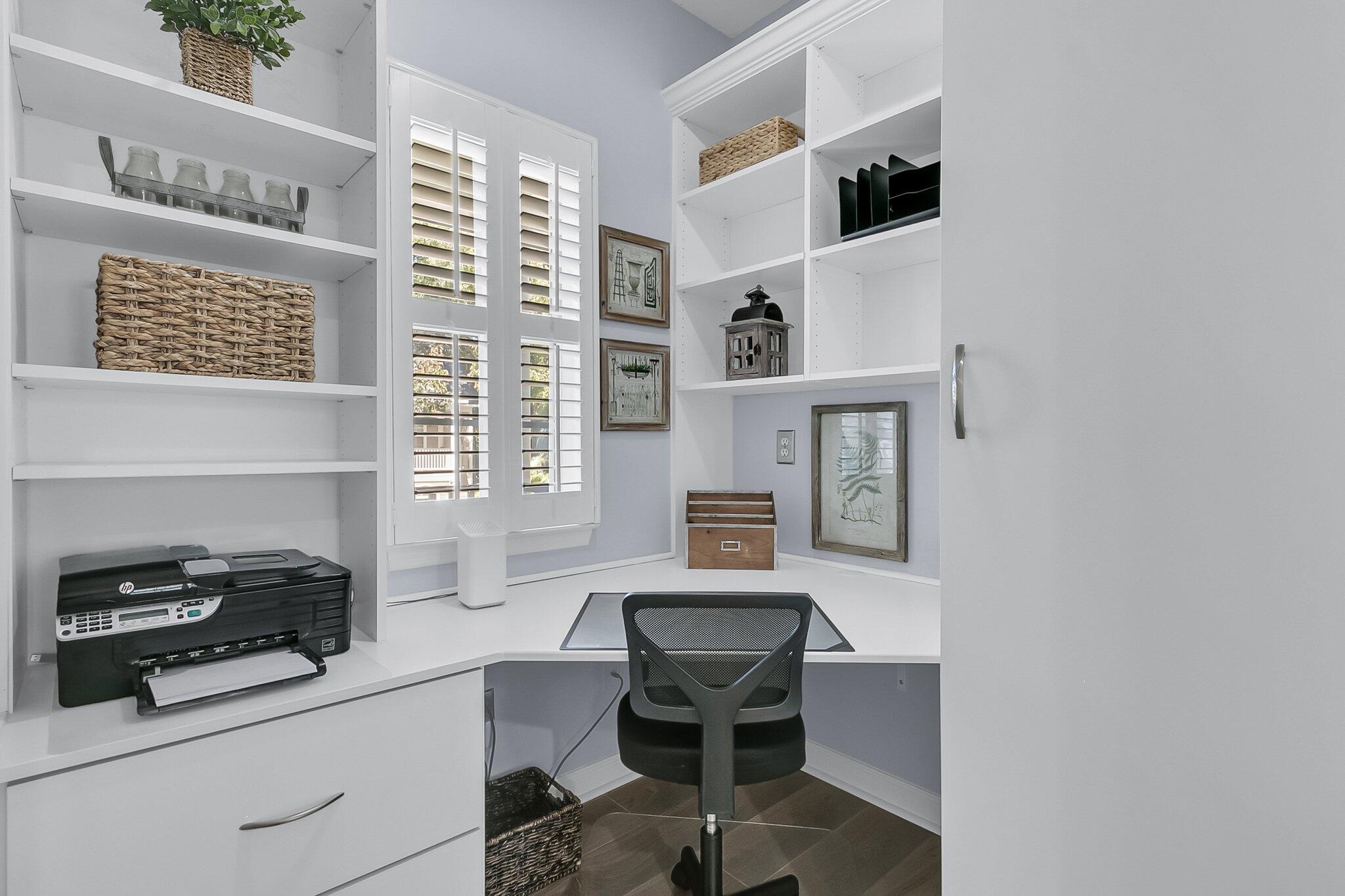 1627 Collier Street Mount Pleasant, SC 29466 - Photo 30 of 63 Built-In Office