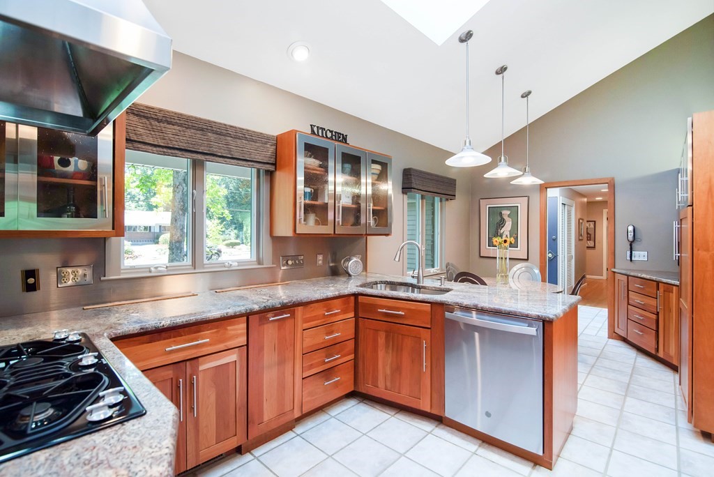 135 Captain Road Longmeadow, MA 01106 - Photo 12 of 41