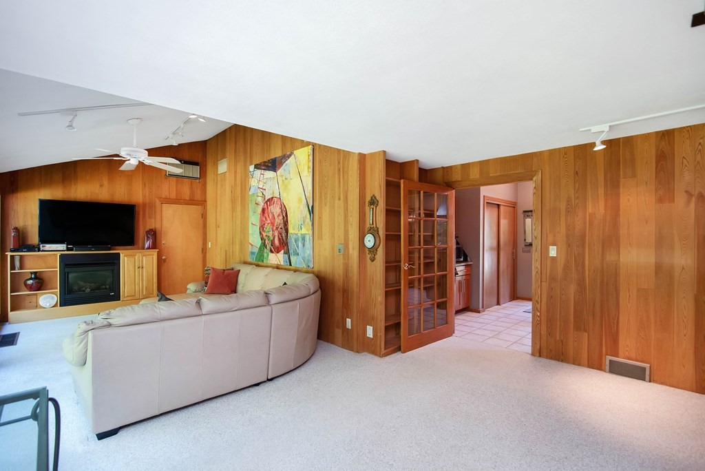 135 Captain Road Longmeadow, MA 01106 - Photo 19 of 41