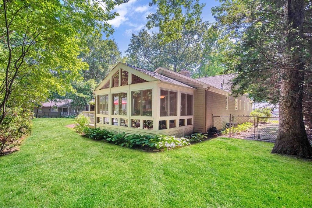 135 Captain Road Longmeadow, MA 01106 - Photo 4 of 41