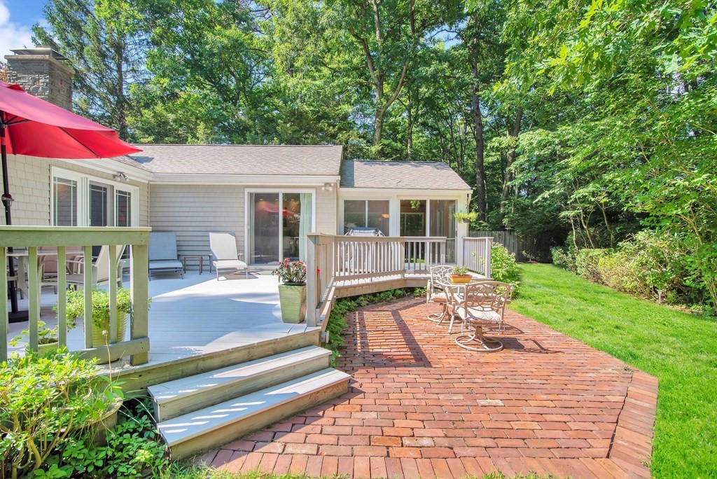 135 Captain Road Longmeadow, MA 01106 - Photo 8 of 41