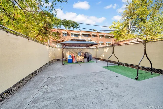 $950,000 | 437 Torry Avenue | Castle Hill