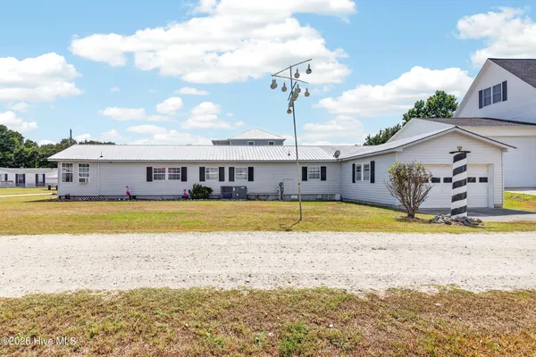 $350,000 | 100 Crews Lane, Hubert, NC 28539
