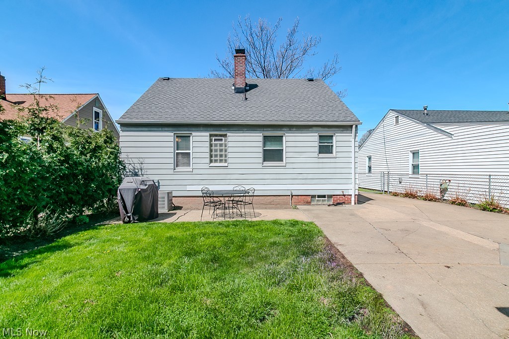 1297 Lander Road Mayfield Heights, OH 44124 - Photo 6 of 32