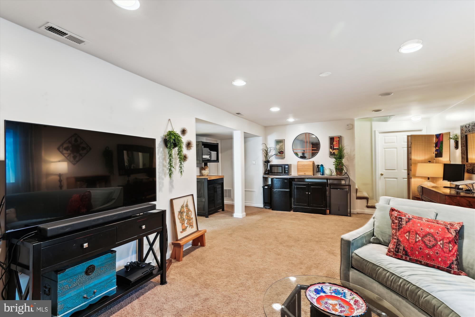2104 Harbor Drive Annapolis, MD 21409 - Photo 30 of 86 a living room with furniture and a flat screen tv