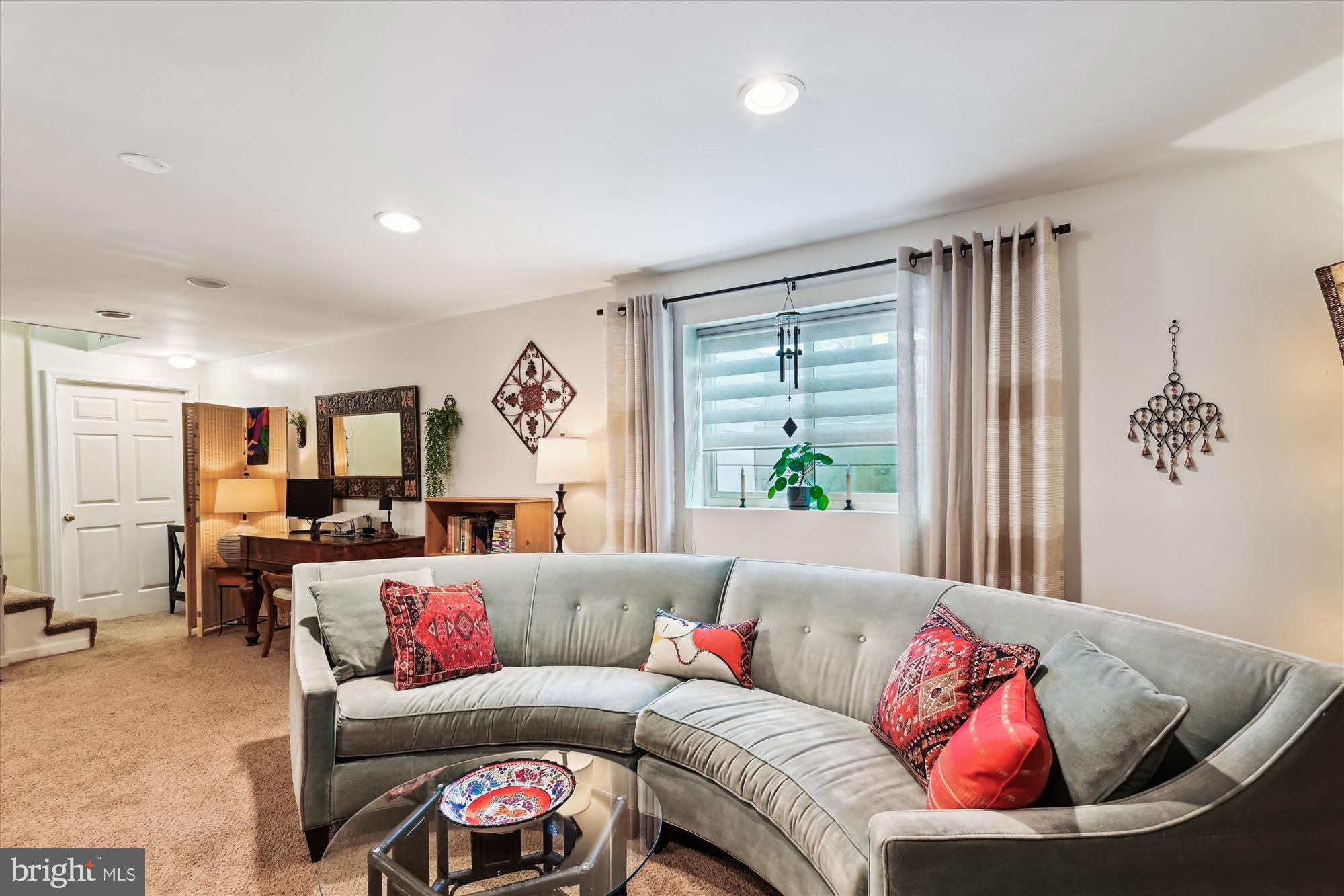 2104 Harbor Drive Annapolis, MD 21409 - Photo 62 of 86 a living room with furniture and a window