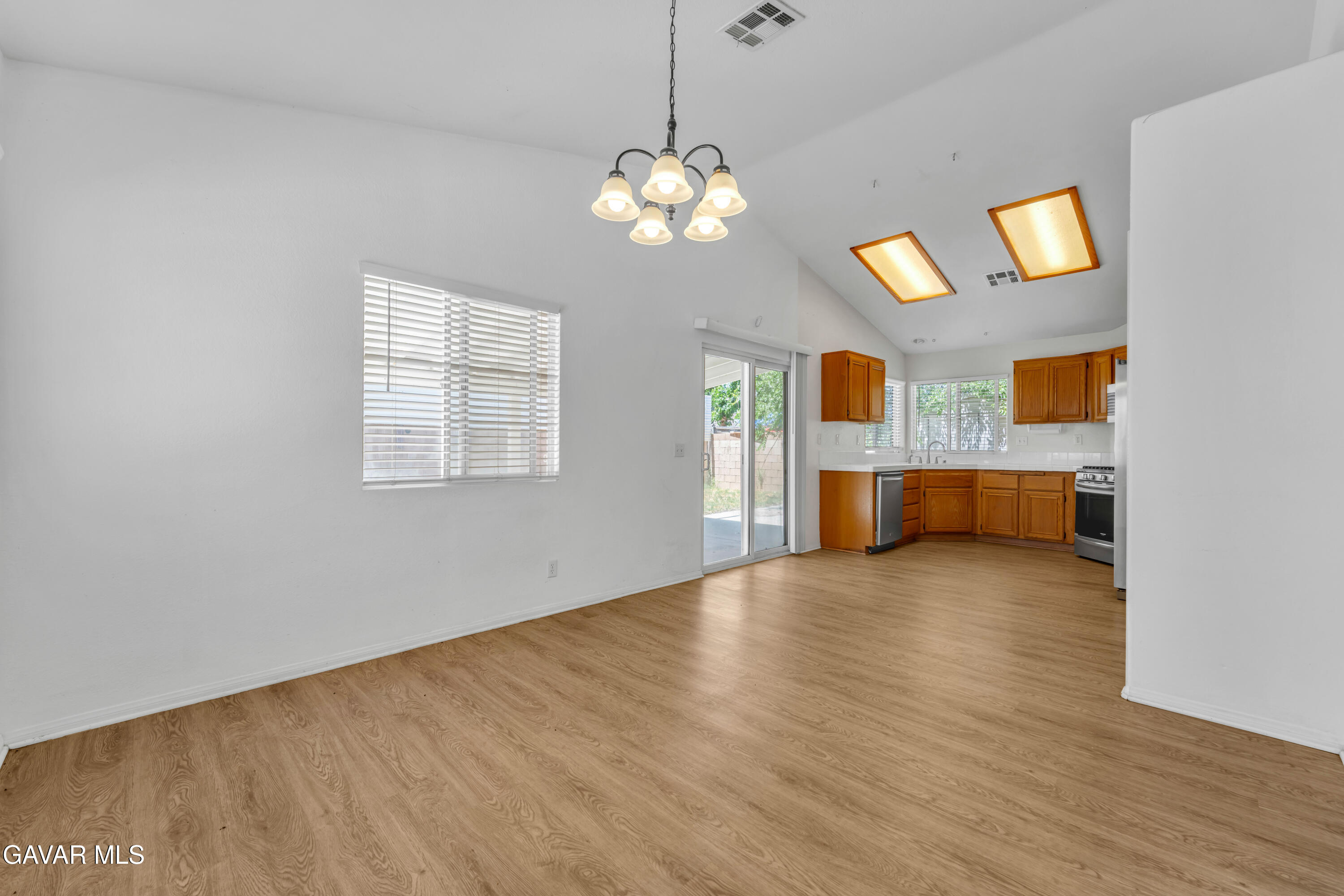 43915 Glenraven Road Lancaster, CA 93535 - Photo 8 of 28 DSC08483