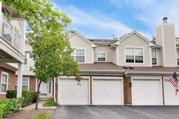$379,900 | 437 Grosse Pointe Circle, Unit 437, Vernon Hills, IL 60061