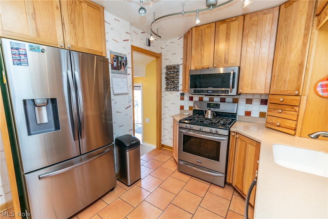 7401 Traymore Avenue Brooklyn, OH 44144 - Photo 8 of 33