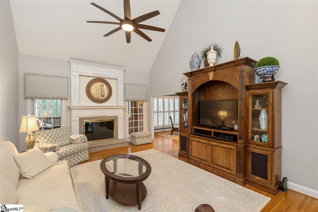 6 Lockerbie Court Greer, SC 29650 - Photo 4 of 32 Gallery Image 4