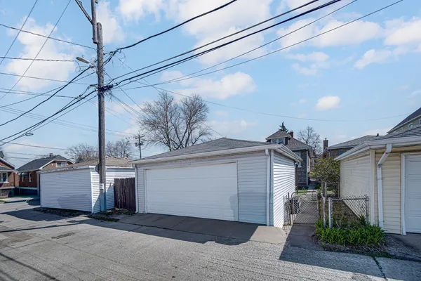 $425,000 | 5404 South Lockwood Avenue, Chicago, IL 60638