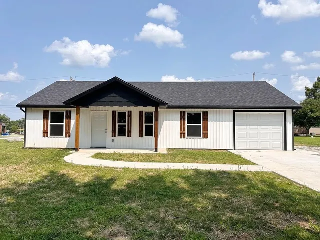 $165,000 | 105 West Marvin Avenue, Walker, MO 64790