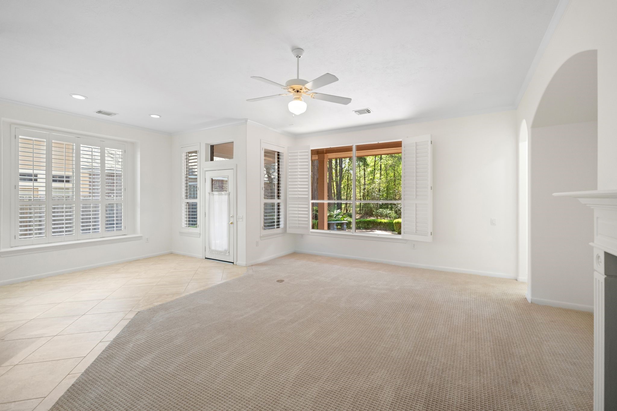 7 Sovereign Way Conroe, TX 77384 - Photo 5 of 31 an empty room with windows and ceiling fan