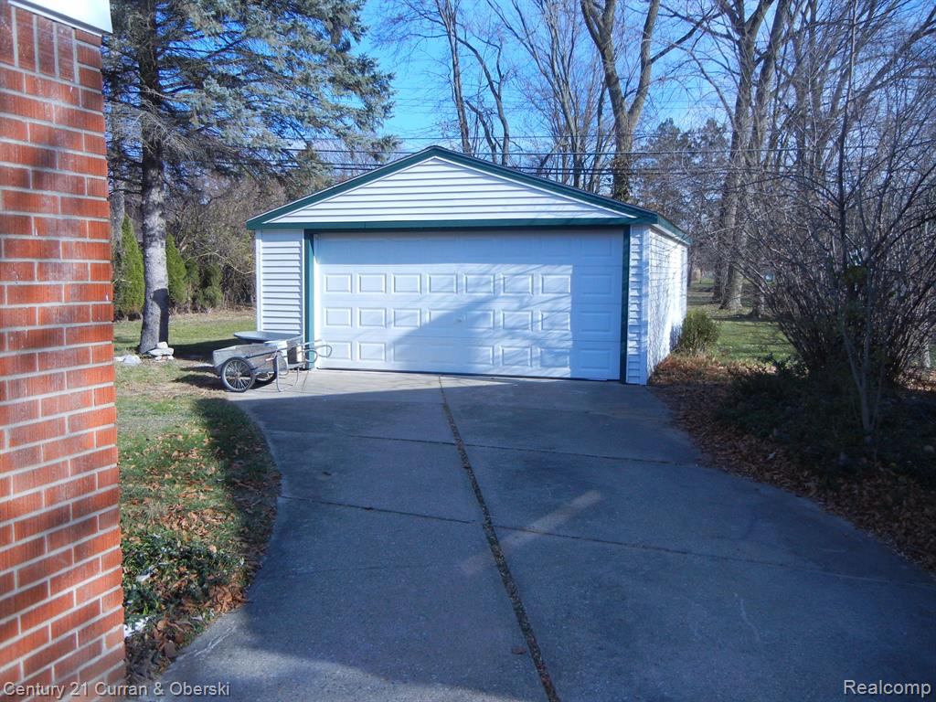 15978 Merriman Road Livonia, MI 48154 - Photo 32 of 34 Gallery Image 32