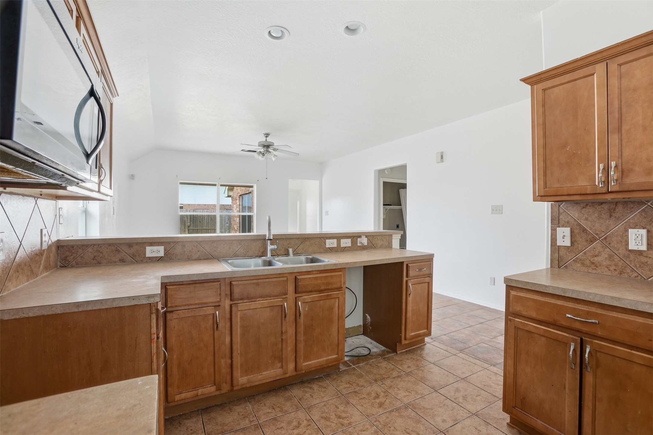 9815 Wedgeford Court Houston, TX 77044 - Photo 22 of 24 a kitchen with a sink stove and cabinets