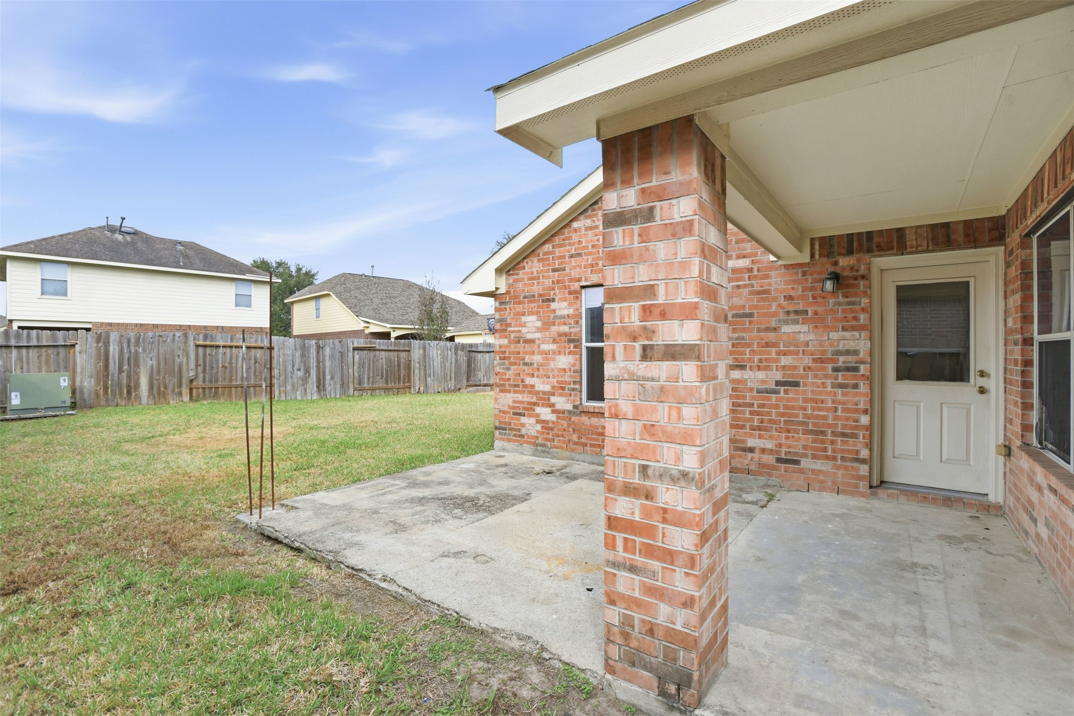 9815 Wedgeford Court Houston, TX 77044 - Photo 5 of 24 a view of a house with a yard