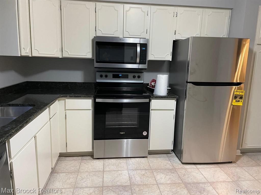 801 West Long Lake Road, Unit 7 Bloomfield Hills, MI 48302 - Photo 4 of 14