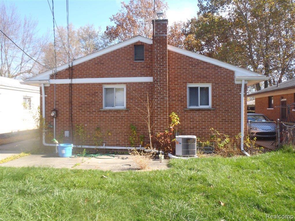 19375 Rensellor Street Livonia, MI 48152 - Photo 2 of 5 10-25-12_HAM 091.JPG