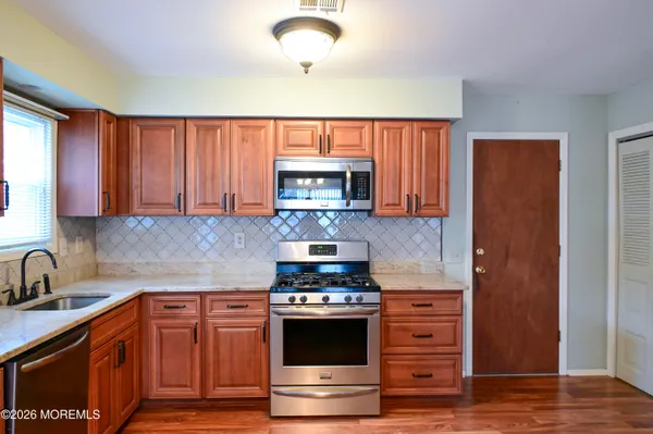$365,000 | 15 Chateux Lane, Toms River, NJ 08757