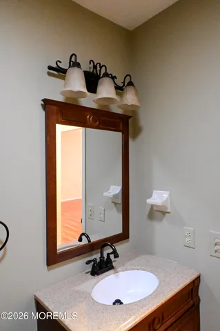 $375,000 | 15 Chateux Lane, Toms River, NJ 08757