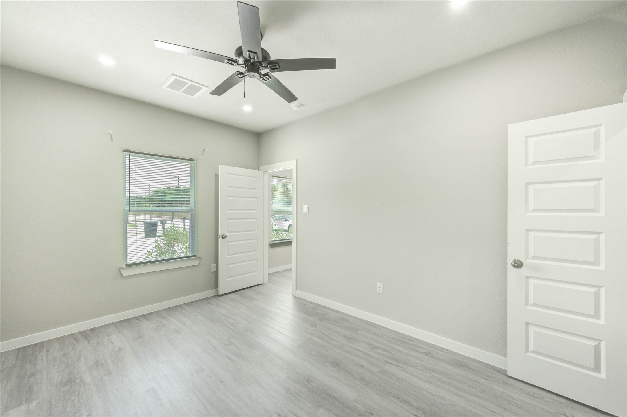 8157 Tate Street, Unit B Houston, TX 77028 - Photo 8 of 23 Primary Bedroom DOWNSTAIRS