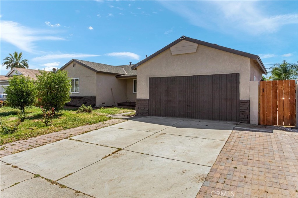 247 Grant Street Rialto, CA 92376 - Photo 6 of 45