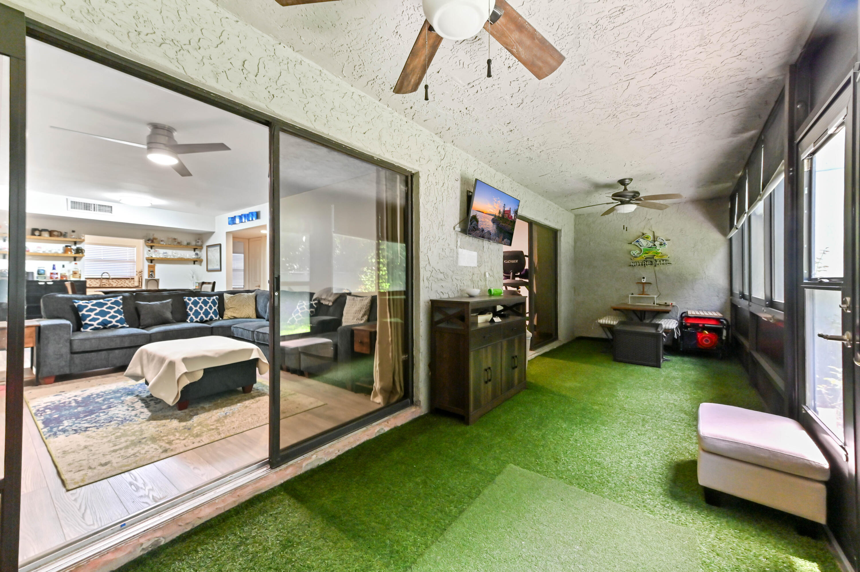 1230 Southeast Parkview Place, Unit D2 Stuart, FL 34994 - Photo 28 of 34 a living room with furniture