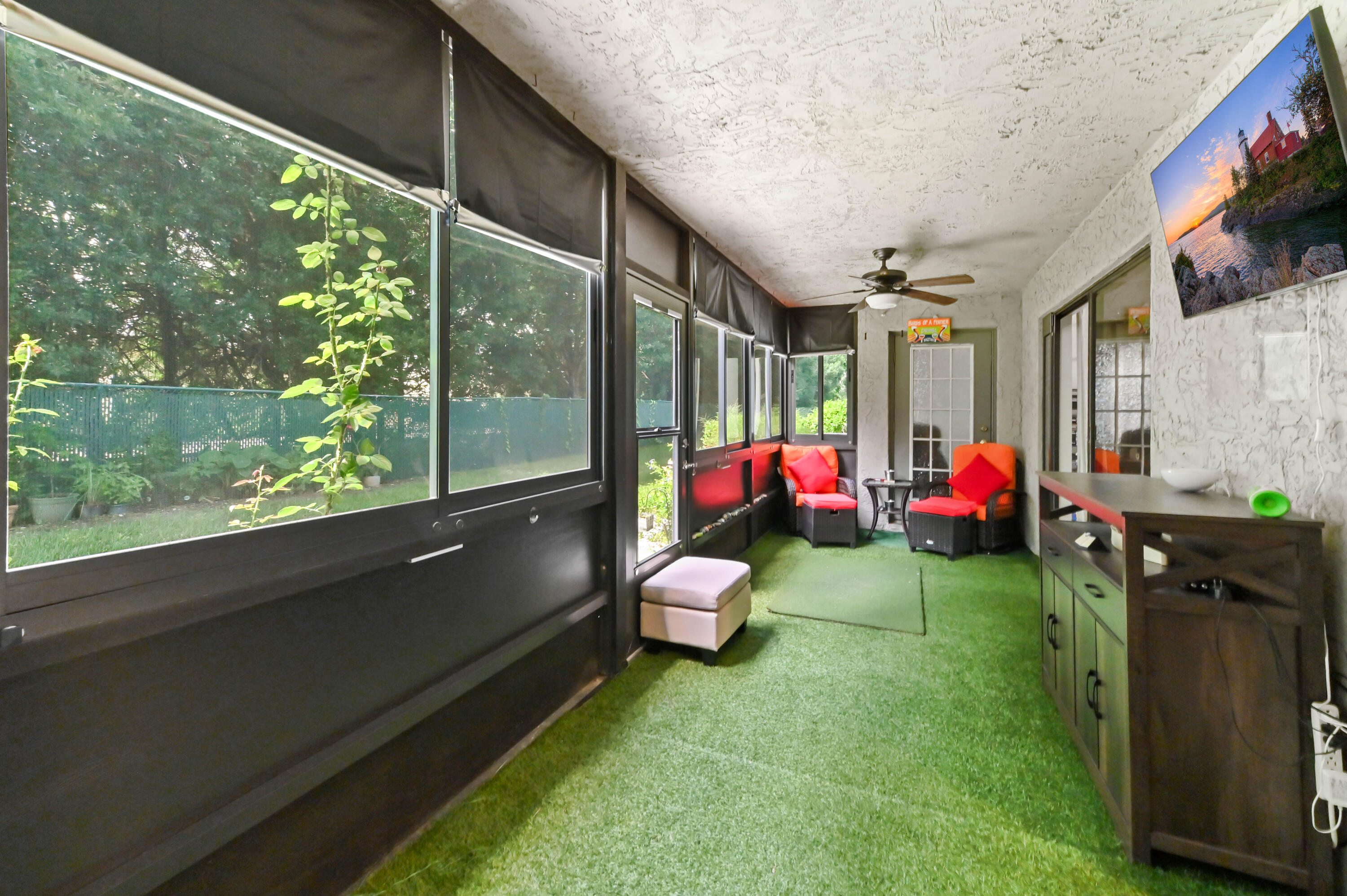 1230 Southeast Parkview Place, Unit D2 Stuart, FL 34994 - Photo 29 of 34 a living room with a yard table and chairs