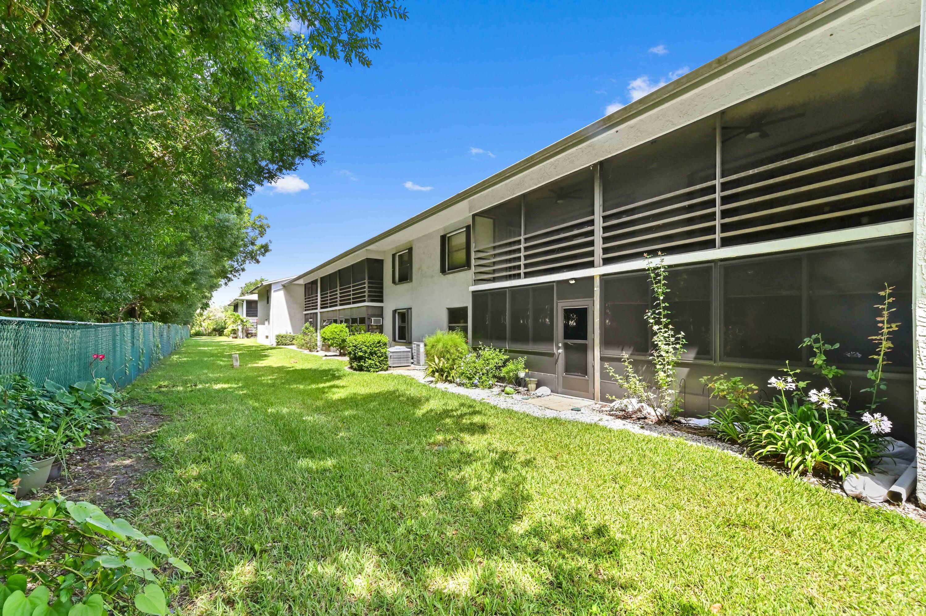 1230 Southeast Parkview Place, Unit D2 Stuart, FL 34994 - Photo 31 of 34 a front view of house with a garden