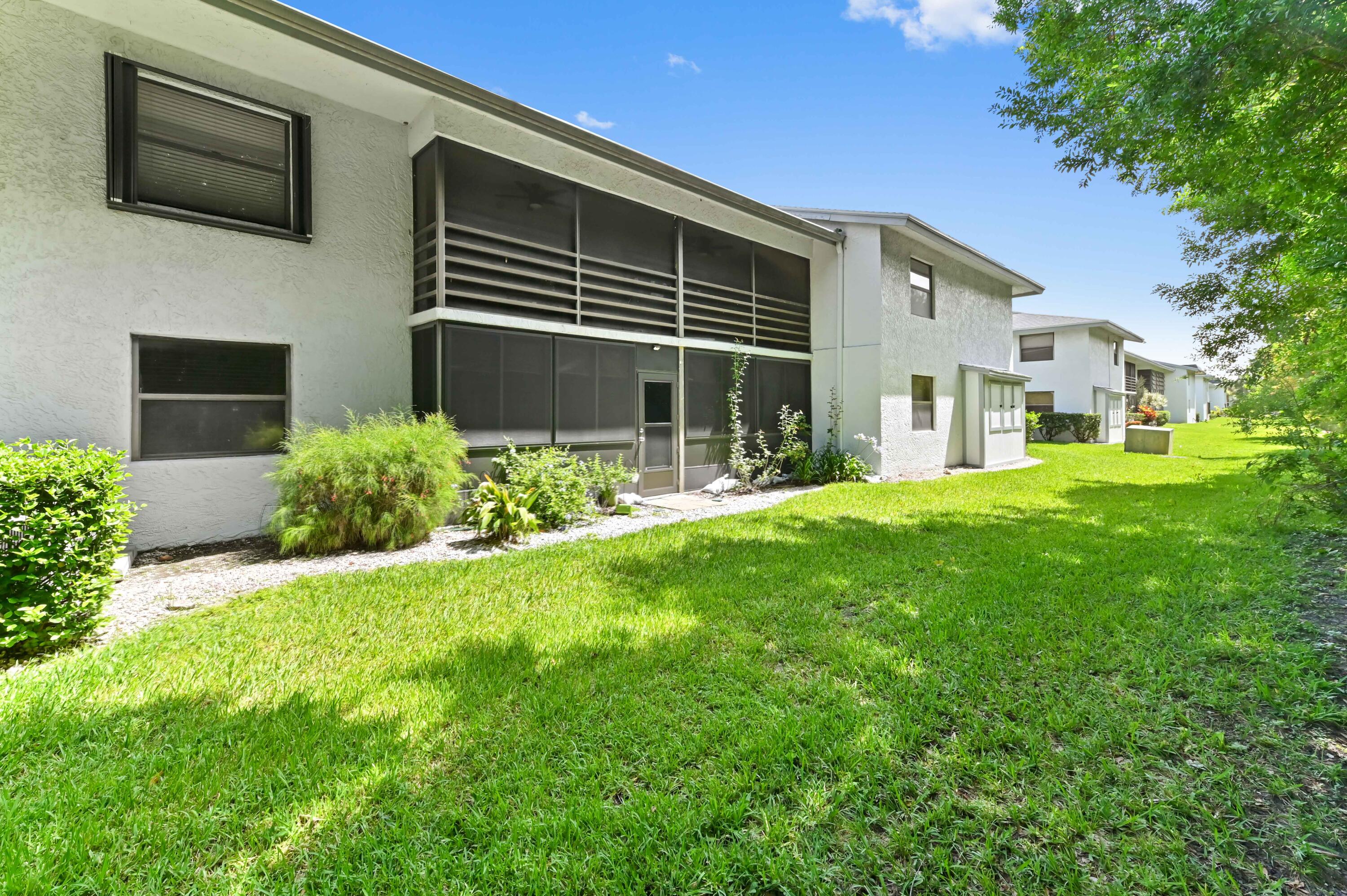 1230 Southeast Parkview Place, Unit D2 Stuart, FL 34994 - Photo 32 of 34 a house view with a garden space