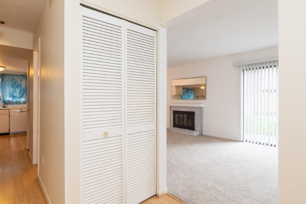 121 Inverness Court Kalamazoo, MI 49006 - Photo 3 of 27 RN5_9653a