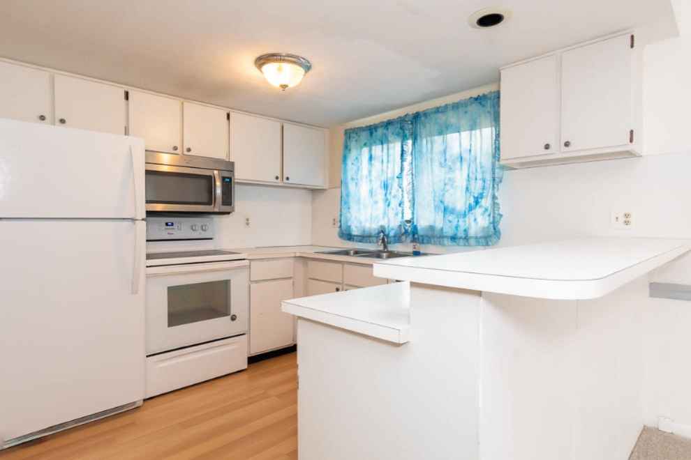 121 Inverness Court Kalamazoo, MI 49006 - Photo 8 of 27 RN5_9658