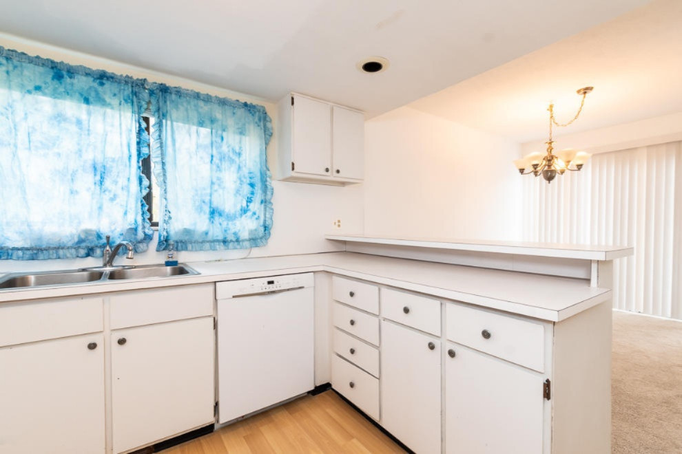 121 Inverness Court Kalamazoo, MI 49006 - Photo 9 of 27 RN5_9659